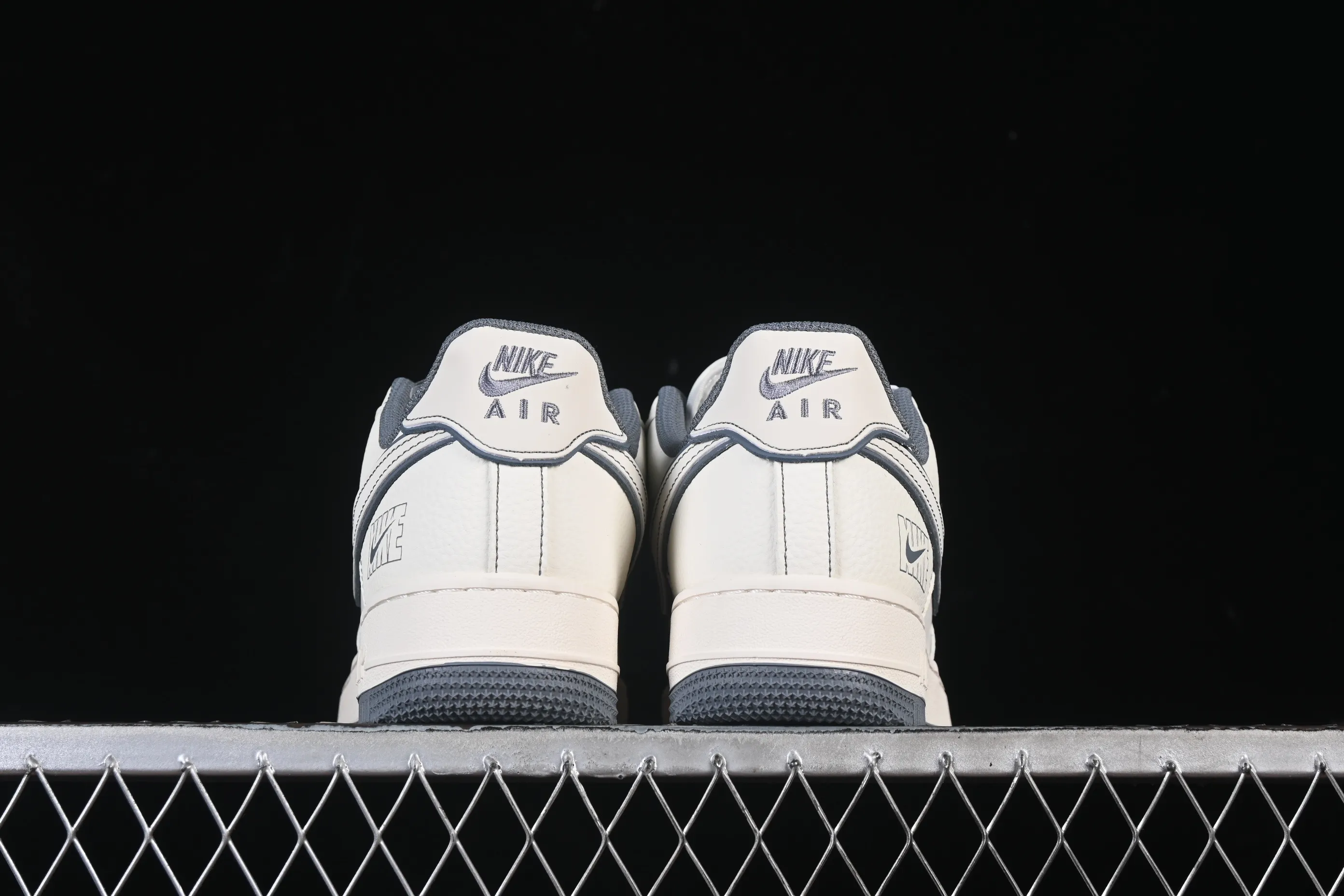 All Categories Nk Air Force 1 Air Force Series Nk Air Force 1 Low Air Force Low Nike Air Force 1'07 Low Rice Dark Gray Bugs Bunny Air Force One Low Casual Shoes JP8028-014